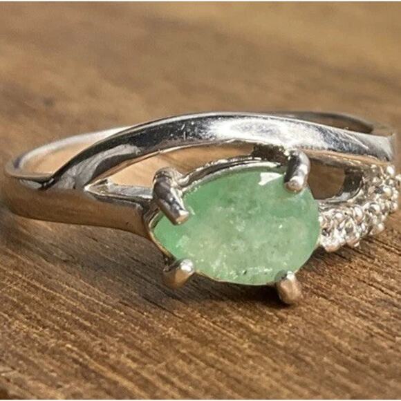 925 Sterling Silver Green Stone Ring Size 8 Oval Cabochon CZ Accent Ring